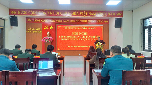 UBND xã Lợi Bác:  Bàn giao chức vụ Chỉ huy trưởng Ban Chỉ huy quân sự xã năm 2026