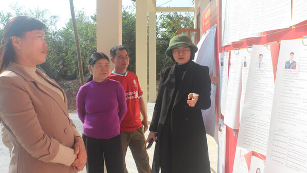 ĐỒNG CHÍ PHÓ TRƯỞNG BAN CHỈ ĐẠO XÃ LỢI BÁC KIỂM TRA ĐỢT 2 CÔNG TÁC BẦU CỬ TẠI CÁC THÔN TRÊN ĐỊA BÀN XÃ LỢI BÁC