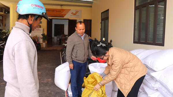 XÃ LỢI BÁC TIẾP NHẬN VÀ CẤP PHÁT GẠO HỖ TRỢ CHO NHÂN DÂN THỜI ĐIỂM GIÁP HẠT ĐẦU NĂM 2026