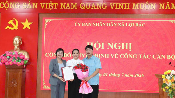 UBND XÃ LỢI BÁC TỔ CHỨC HỘI NGHỊ CÔNG BỐ QUYẾT ĐỊNH VỀ CÔNG TÁC CÁN BỘ