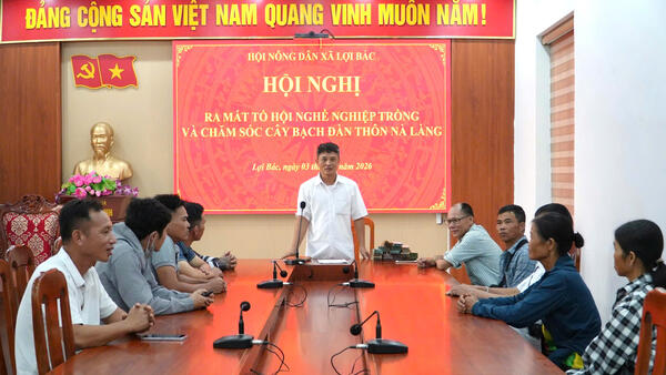HỘI NÔNG DÂN XÃ LỢI BÁC RA MẮT TỔ HỘI NÔNG DÂN NGHỀ NGHIỆP TRỒNG VÀ CHĂM SÓC CÂY BẠCH ĐÀN