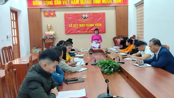 CHI BỘ THÔN NÀ U TỔ CHỨC SINH HOẠT, TRIỂN KHAI CHUYÊN ĐỀ VÀ TỔ CHỨC LỄ KẾT NẠP ĐẢNG VIÊN MỚI