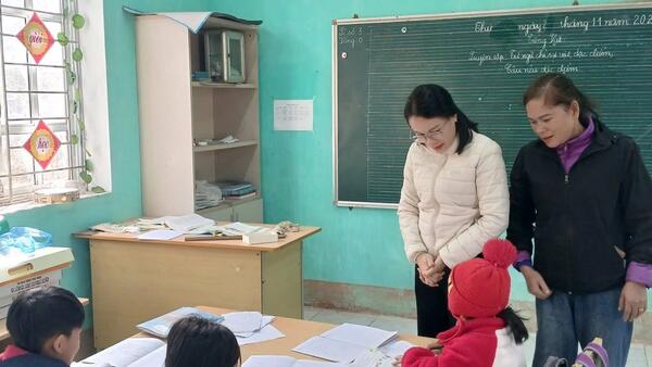 Đoàn công tác của Đảng ủy xã Lợi Bác khảo sát thực tế tại thôn Phai Vài, xã Lợi Bác