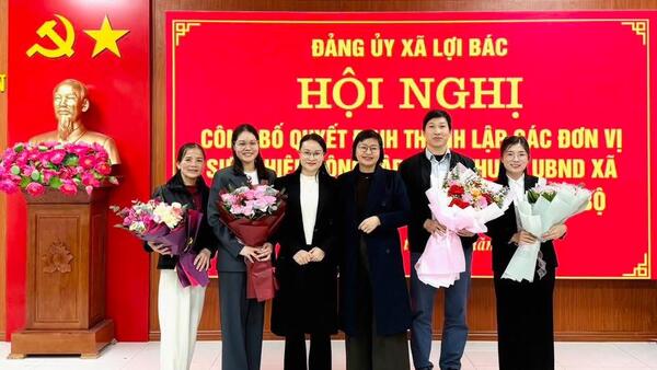 Xã Lợi Bác Công bố các Quyết định về công tác cán bộ