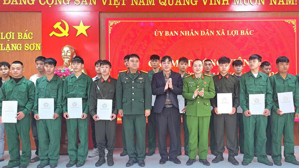 ỦY BAN NHÂN DÂN XÃ LỢI BÁC GẶP MẶT ĐỘNG VIÊN CÔNG DÂN LÊN ĐƯỜNG NHẬP NGŨ NĂM 2026