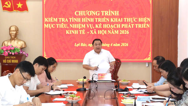 LÃNH ĐẠO ỦY BAN NHÂN DÂN XÃ LỢI BÁC LÀM VIỆC VỚI PHÒNG VĂN HOÁ - XÃ HỘI