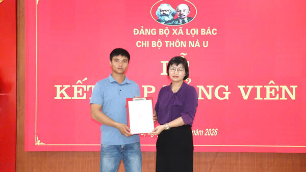 Chi bộ thôn Nà U tổ chức Lễ kết nạp Đảng viên mới