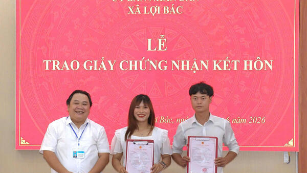 UBND XÃ LỢI BÁC TỔ CHỨC LỄ TRAO GIẤY CHỨNG NHẬN KẾT HÔN