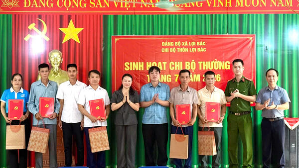 XÃ LỢI BÁC ĐỒNG LOẠT TỔ CHỨC SINH HOẠT CHI BỘ LẦN ĐẦU TIÊN SAU SẮP XẾP, SÁP NHẬP THÔN