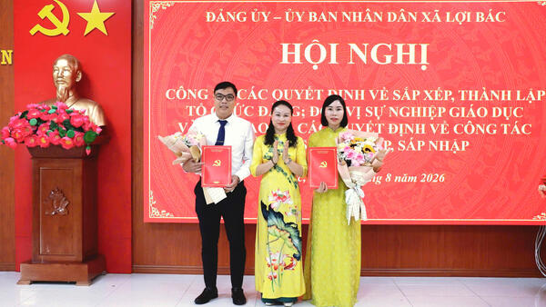 HỘI NGHỊ CÔNG BỐ CÁC QUYẾT ĐỊNH VỀ SẮP XẾP, THÀNH LẬP TỔ CHỨC ĐẢNG; ĐƠN VỊ SỰ NGHIỆP GIÁO DỤC VÀ ĐÀO TẠO VÀ CÁC QUYẾT ĐỊNH VỀ CÔNG TÁC CÁN BỘ SAU SẮP XẾP, SÁP NHẬP